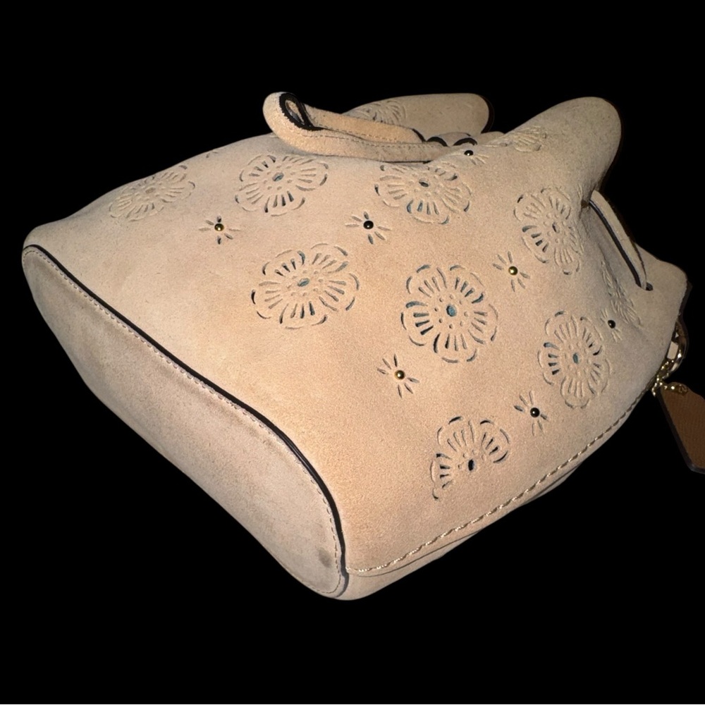 Coach Bucket Bag 18 with Cut Out Tea Rose - Picture 7 of 8